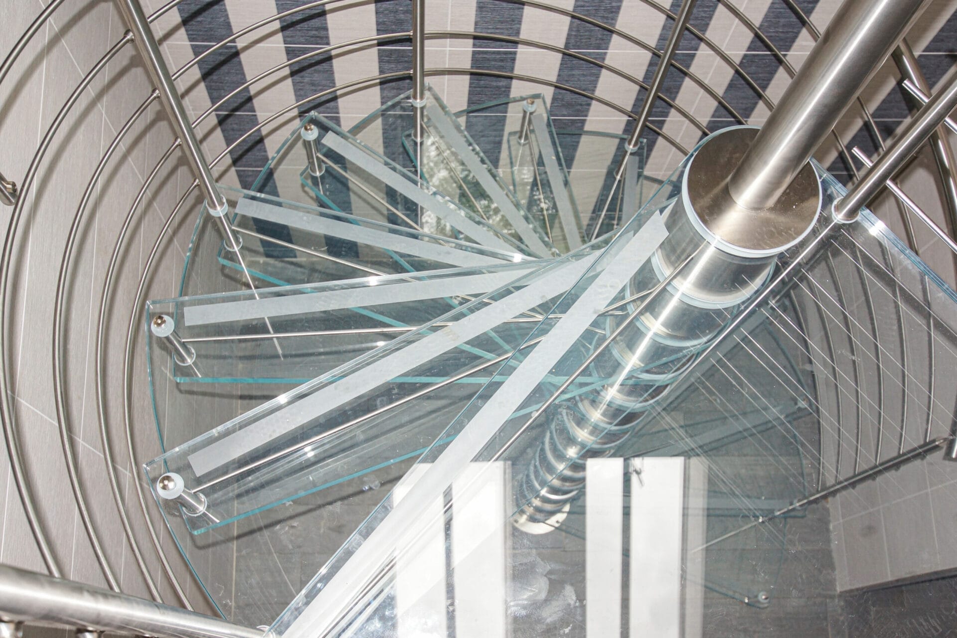 Stainless Steel Spiral Staircase with Glass Treads